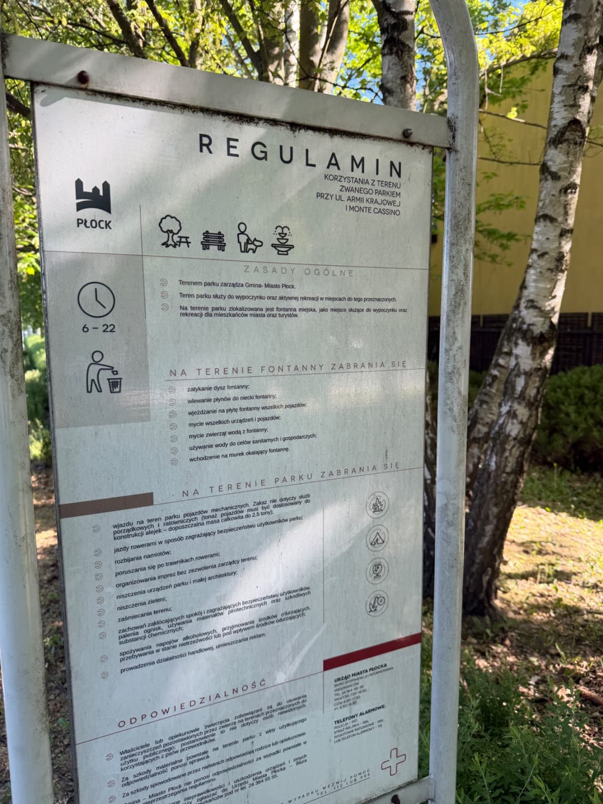 Plac zabaw w parku osiedlowym na Zielonym Jarze zdjęcie