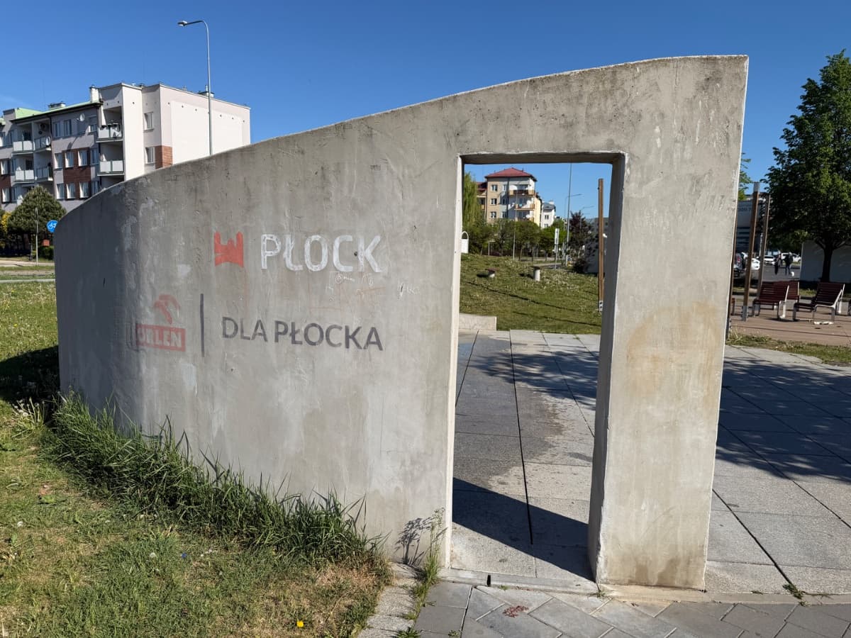 Plac zabaw w parku osiedlowym na Zielonym Jarze zdjęcie